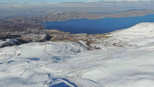 Göl manzaralı kayak merkezi sezona hazırlanıyor