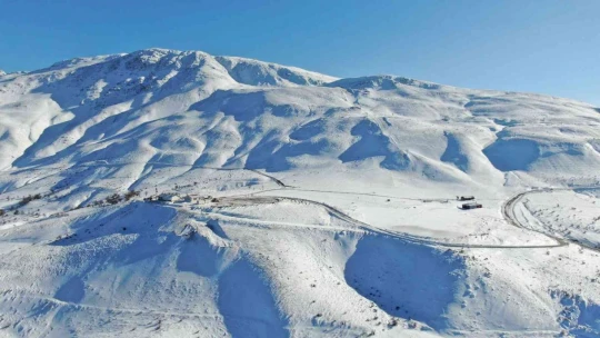 Göl manzaralı kayak merkezi sezona hazırlanıyor