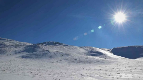 Göl manzaralı kayak merkezi sezona hazırlanıyor