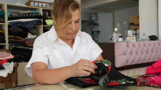 Gündüz hasta bakıyor akşam tasarım yapıyor