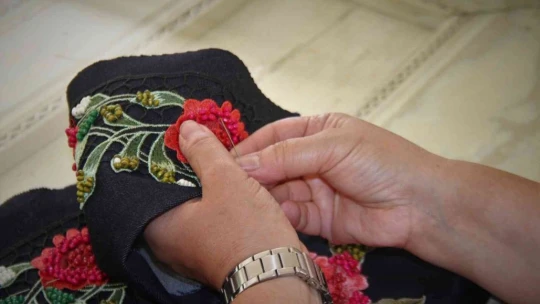 Gündüz hasta bakıyor akşam tasarım yapıyor