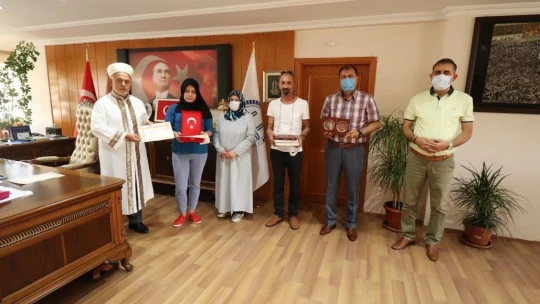 Gürcü kadın Elazığ'da Müslüman olup Elif ismini aldı