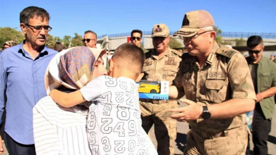 Gurur ve hüzün bir arada: Komandolar Suriye'ye uğurlandı