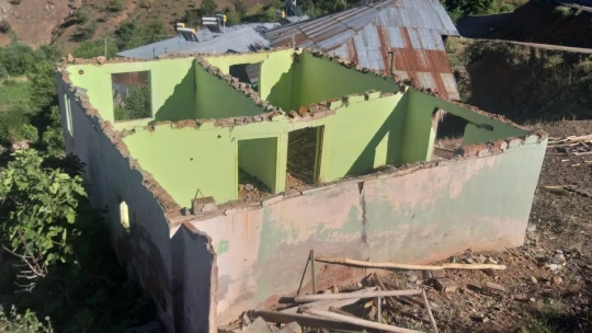 Haberi olmadan tapusuna şerh konuldu, evi yıkıldı