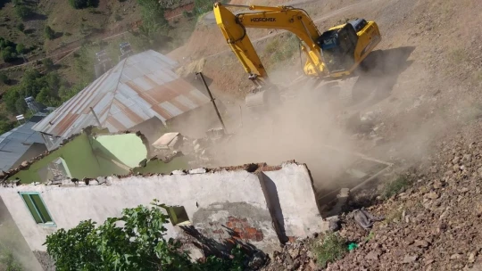 Haberi olmadan tapusuna şerh konuldu, evi yıkıldı
