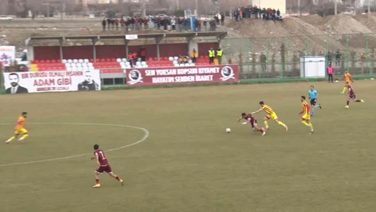Hakemin verdiği kararlar taraftara saç baş yoldurdu