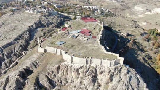 Harput Kalesi'nin tarihi çıkan buluntular ile 2 bin 200 yıl geriye gitti