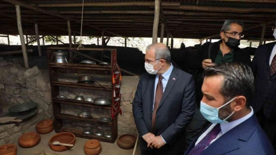 Harput Kalesinde zindan, kürsübaşı ve kutsal alan ziyarete açıldı