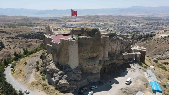 Harput Kalesinde zindan, kürsübaşı ve kutsal alan ziyarete açıldı
