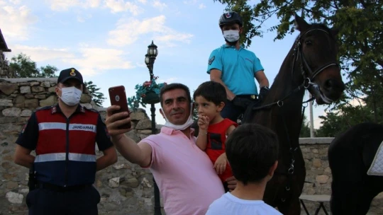 Harput'ta atlı jandarma timlerine yoğun ilgi