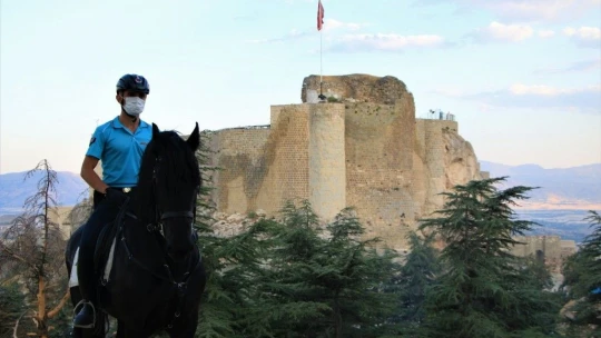 Harput'ta atlı jandarma timlerine yoğun ilgi