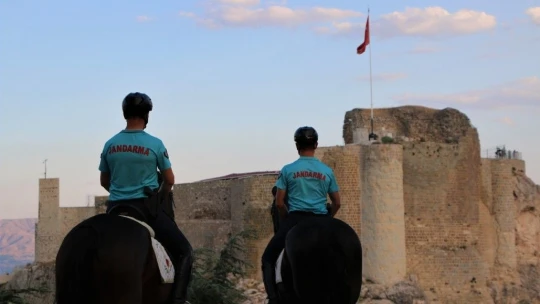 Harput'ta atlı jandarma timlerine yoğun ilgi