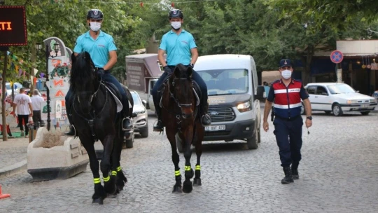Harput'ta atlı jandarma timlerine yoğun ilgi