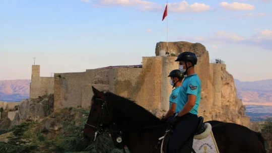 Harput'ta atlı jandarma timlerine yoğun ilgi