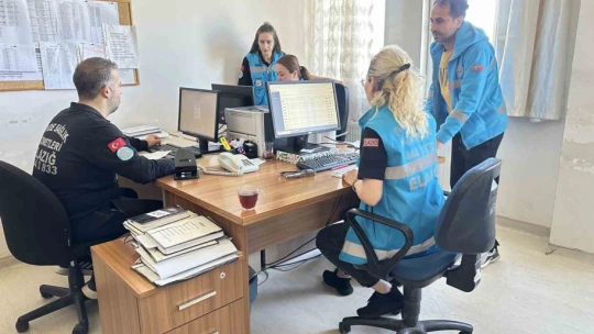 Hasta seçmenler ekiplerin yardımıyla sandığa gitti