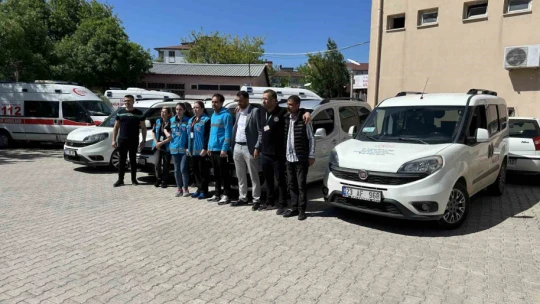 Hasta seçmenler ekiplerin yardımıyla sandığa gitti