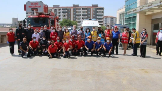 Hastanede gerçeği aratmayan yangın ve deprem tatbikatı