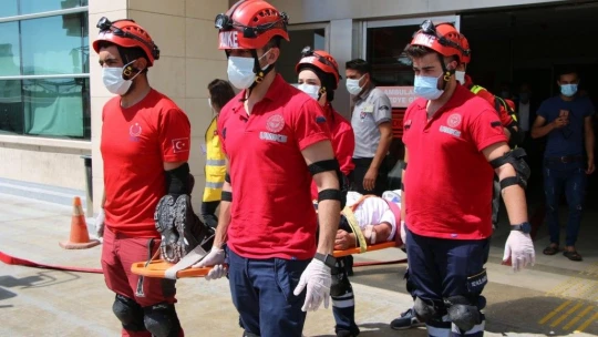 Hastanede gerçeği aratmayan yangın ve deprem tatbikatı