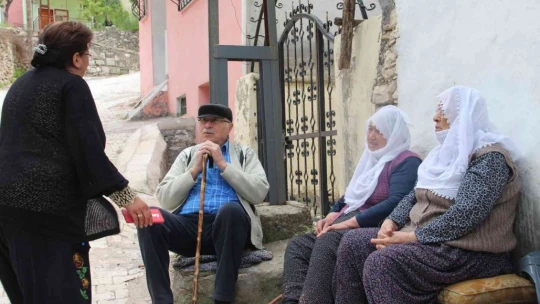 300 yıllık köyün ilk kadın muhtarı oldu