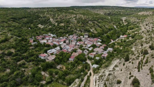 300 yıllık köyün ilk kadın muhtarı oldu
