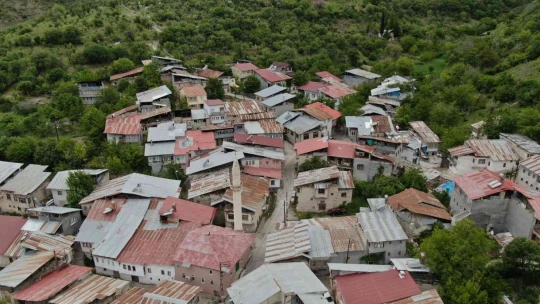 300 yıllık köyün ilk kadın muhtarı oldu