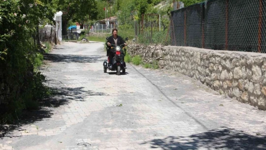 300 yıllık köyün ilk kadın muhtarı oldu