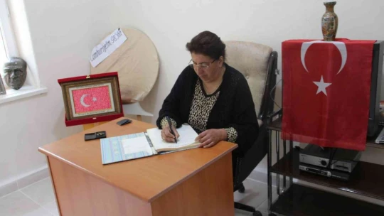 300 yıllık köyün ilk kadın muhtarı oldu
