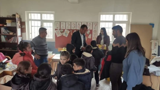 Hayırsever iş adamından öğrencilere giyecek yardımı