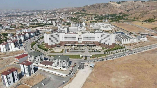 Henüz 13 aylıkken Türkiye'nin 3 bölgesini gezdi, hayata Elazığ'da tutundu