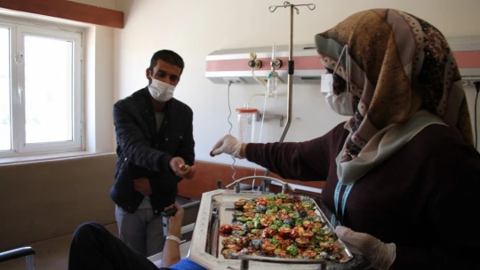 Sağlık Çalışanlarını Görünce Gözyaşlarına Hakim Olamadı
