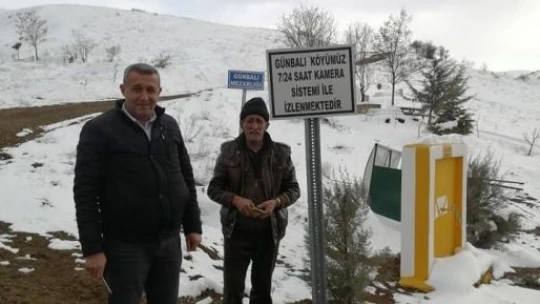 Hırsız ve definecilerden usanan muhtar köyün girişine kamera taktırdı