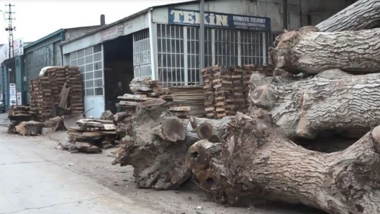 Hırsızlar bozuk ve hurda malzemelere dokunmayıp 250 bin liralık ürünü çaldı
