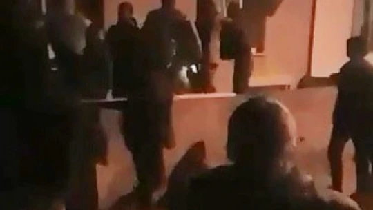 Hırsızlık yaparken yakalanan zanlıyı linçten jandarma kurtardı