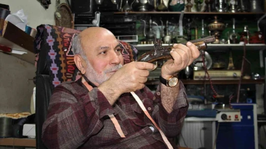 Hobi olarak başladı, terzi dükkânını müzeye çevirdi