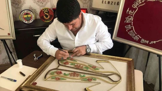 Hobi olarak başladığı filografi sanatında, devlet sanatçısı oldu
