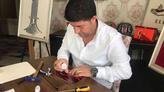 Hobi olarak başladığı filografi sanatında, devlet sanatçısı oldu