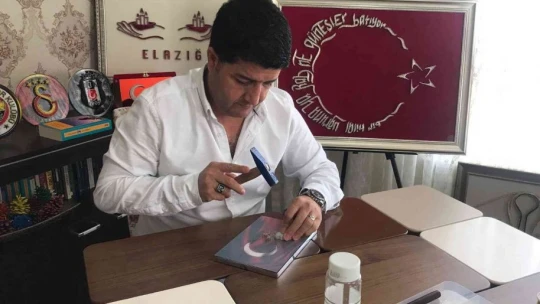 Hobi olarak başladığı filografi sanatında, devlet sanatçısı oldu