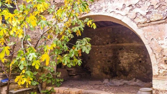 Hüseynik Mahallesi'ndeki tarihi konaklar, sonbaharla birlikte ayrı bir güzelliğe büründü