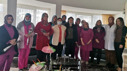 Huzurevinde kadınlar günü kutlandı