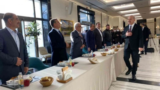 İçişleri Bakanı Soylu, Elazığlı muhtarlarla bir araya geldi