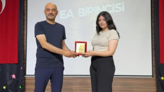 Yöntemim Koleji Öğrencisi Esengül Binay, 2025 YKS'de Elazığ Birincisi Oldu