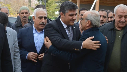 'Baskil'de Yeniden Refah Rüzgârı: Mahmut Hazar İlçe Başkanı Seçildi'