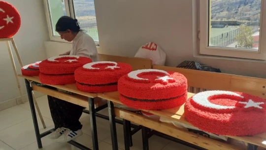 Hozat Kaymakamlığından Kadınlara Destek: 'Hozat Bayrak Projesi' Başladı