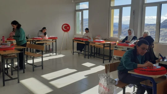 Hozat Kaymakamlığından Kadınlara Destek: 'Hozat Bayrak Projesi' Başladı