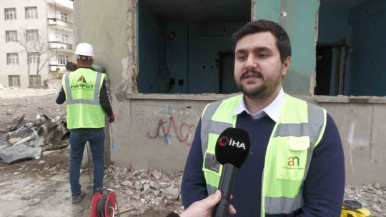 İnşaat Yüksek Mühendisi Çakırcıoğlu, 'Binanın hasarlı olup olmadığını anlamak için her şartta karot alınması gereklidir'