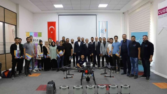 İnsansız hava aracı ile zirai ilaçlama eğitimini tamamlayanlara sertifikaları verildi