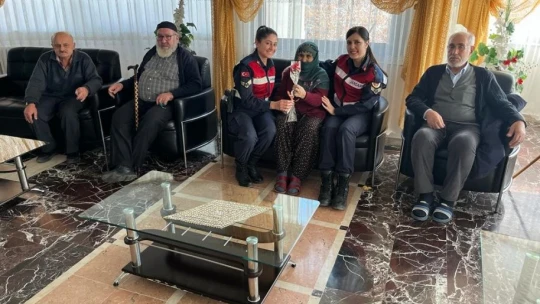 Jandarma ekipleri huzurevi sakinleriyle bir araya geldi