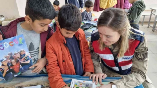 Jandarma öğrencileri bilgilendirdi