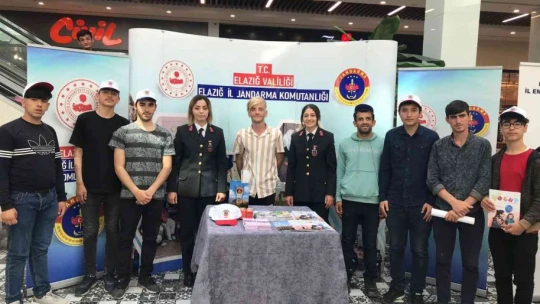Jandarma ve özel öğrencilerden ortak stant