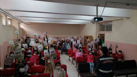 Jandarmadan 'çocukların suçtan korunma yöntemleri' etkinliği